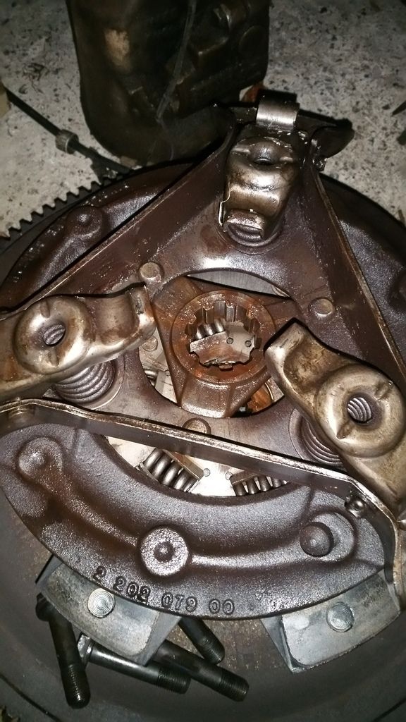 Type of Clutch. self adjusting or regular? 84 series Technical IH