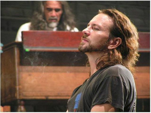 Eddie_Vedder_by_sblueskyresized.jpg