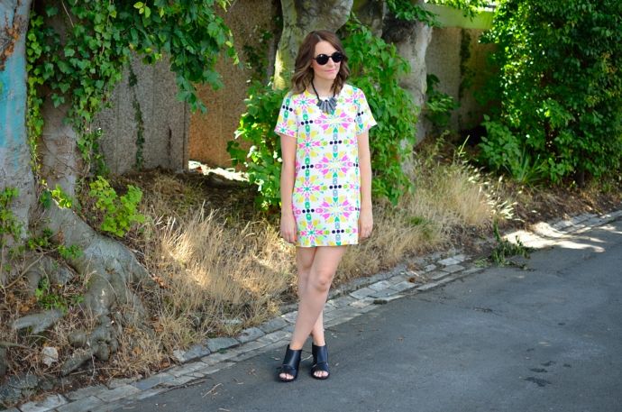  photo SHE-LIKES-SHIFT-DRESS3.jpg