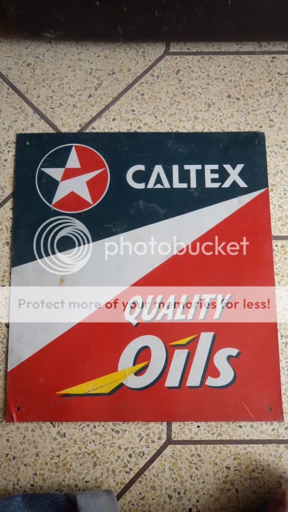 Vintage Enamel Singh Board   CALTEX QULAITY OILS  